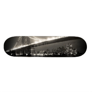 Williamsburg brug in New York City 's nachts Persoonlijk Skateboard