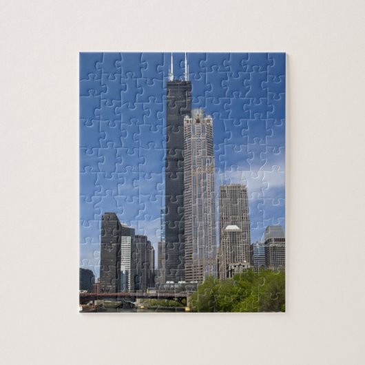 Willis Tower (voorheen de Sears Tower) looms Legpuzzel (Verticaal)