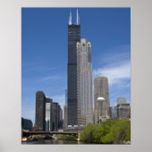 Willis Tower (voorheen de Sears Tower) looms Poster (Voorkant)