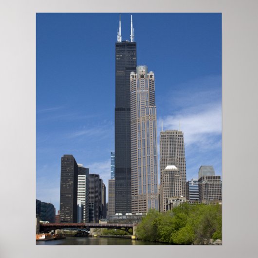 Willis Tower (voorheen de Sears Tower) looms Poster (Voorkant)