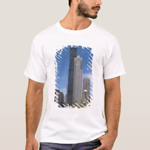 Willis Tower (voorheen de Sears Tower) looms T-shirt