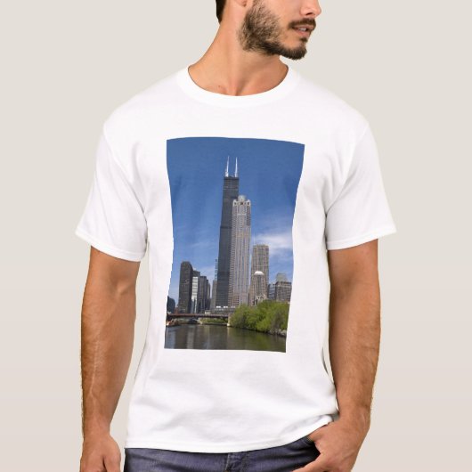Willis Tower (voorheen de Sears Tower) looms T-shirt (Voorkant)
