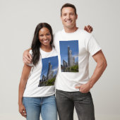 Willis Tower (voorheen de Sears Tower) looms T-shirt (Unisex)