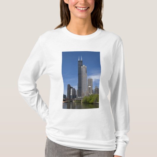 Willis Tower (voorheen de Sears Tower) looms T-shirt (Voorkant)
