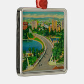 Wilshire Boulevard, Gen. Douglas MacArthur Metalen Ornament (Rechts)