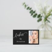 Wimpers Minimaal Zwart Wit Script Foto Visitekaartje (Staand voorkant)