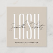 Wimperstylist moderne typografie script beige vierkante visitekaartje (Voorkant)
