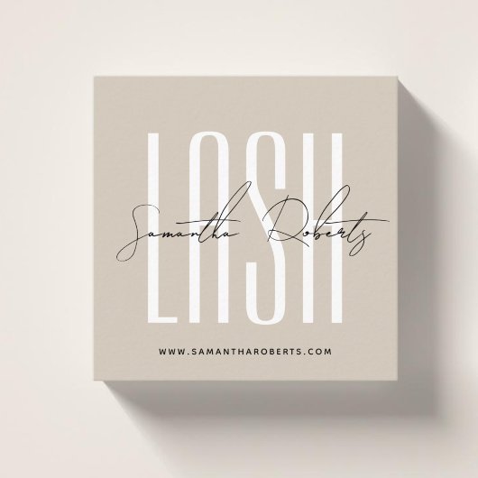Wimperstylist moderne typografie script beige vierkante visitekaartje