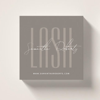 Wimperstylist moderne typografie script taupe vier vierkante visitekaartje