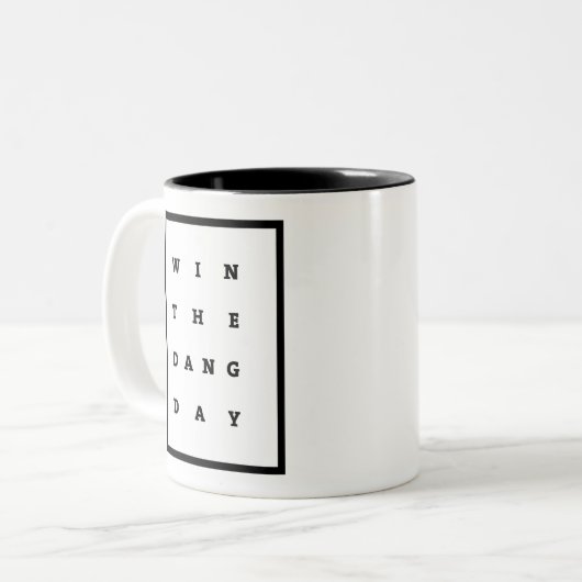 Win de Dang Day Tweekleurige Koffiemok (Voorkant links)