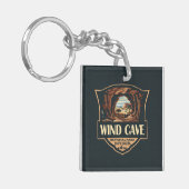 Wind Cave National Park Illustratie Retro Badge Sleutelhanger (Voorkant Links)