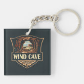 Wind Cave National Park Illustratie Retro Badge Sleutelhanger (Achterkant)