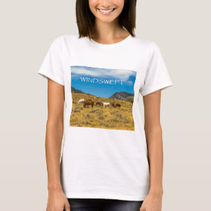 Winderos Landschapszicht waar paarden grazige omge T-shirt