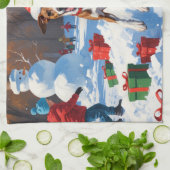 Windhond hardlopen in de sneeuw met kerst Pet Theedoek (Gevouwen)