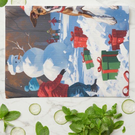 Windhond hardlopen in de sneeuw met kerst Pet Theedoek (Gevouwen)