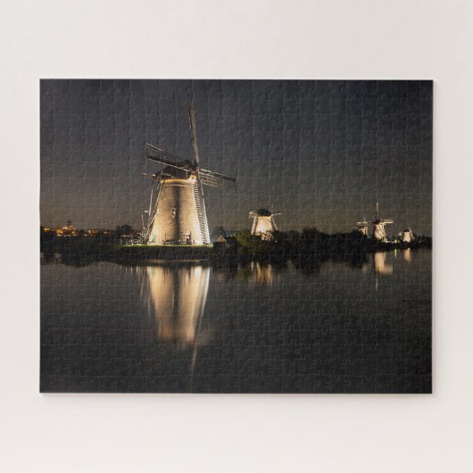Windmills and water illuminated at night legpuzzel (Horizontaal)