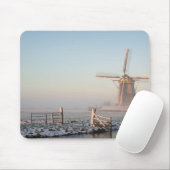 Windmolen in de sneeuw bij de zonsopgang mousepad muismat (Met muis)