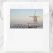 Windmolen in de sneeuw bij de zonsoprijrechthoekst rechthoekige sticker (Tas)