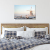 Windmolen in de sneeuw bij zonsopgang canvas print (Insitu (Slaapkamer))
