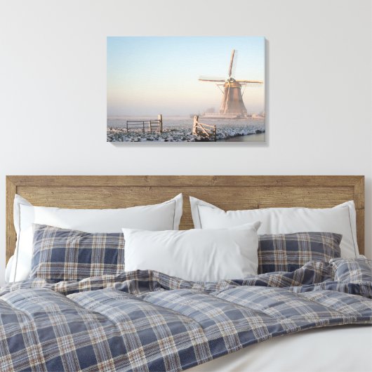 Windmolen in de sneeuw bij zonsopgang canvas print (Insitu (Slaapkamer))