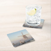 Windmolen in de sneeuw bij zonsopgang onderzetter (Insitu)