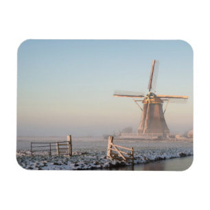 Windmolen in de sneeuw bij zonsopgang rechthoekige magneet