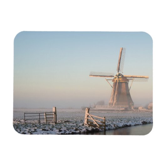 Windmolen in de sneeuw bij zonsopgang rechthoekige magneet (Horizontaal)