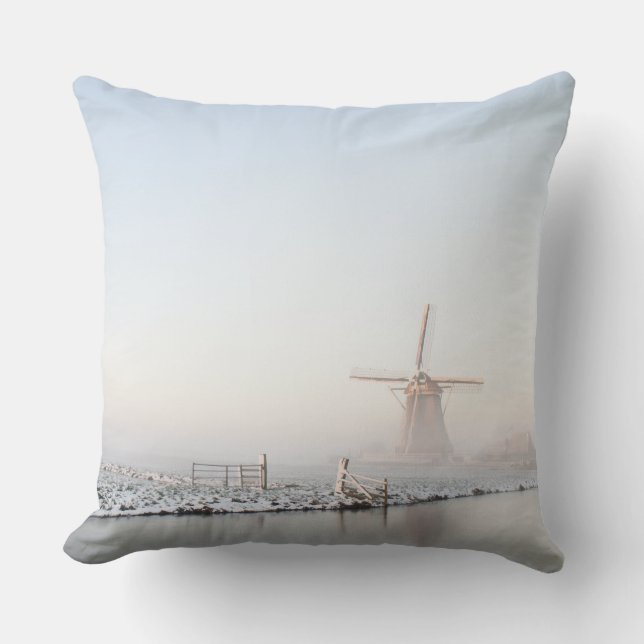 Windmolen in de sneeuw in de winter werpen kussen (Voorkant)