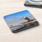 Windmolen in de sneeuw in een nederlands winterlan bier onderzetter (Linkerzijde)