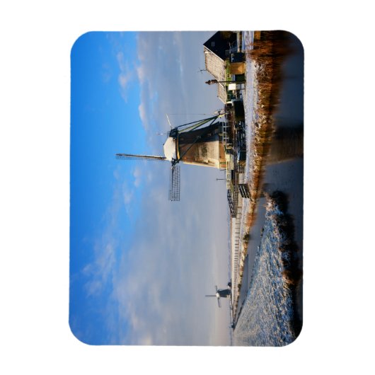 Windmolen in de sneeuw in een nederlands winterlan magneet (Verticaal)