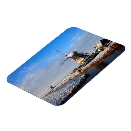 Windmolen in de sneeuw in een nederlands winterlan magneet (Linkerzijde)