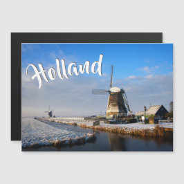 Windmolen in de sneeuw in een nederlands winterlan magnetische uitnodiging