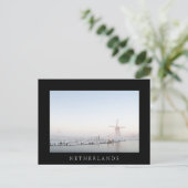 Windmolen in de sneeuw in het briefkaart met zwart (Staand voorkant)