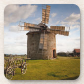 Windmolen in groen veld en witte wolken en blauwe  bier onderzetter (Voorkant)