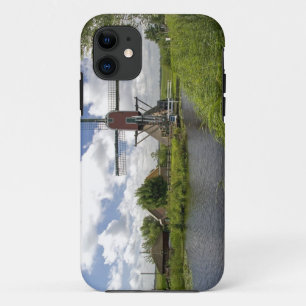 Windmolen langs een kanaal ten oosten van Leiden i iPhone 11 Hoesje