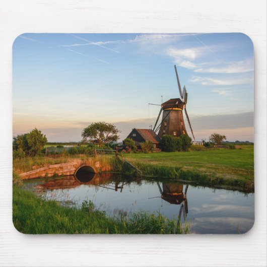 Windmolen op het platteland in Holland mousepad Muismat (Voorkant)