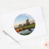 Windmolen op het platteland van Nederland rond de  Ronde Sticker (Envelop)