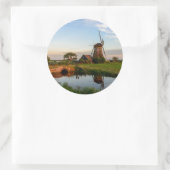Windmolen op het platteland van Nederland rond de  Ronde Sticker (Tas)