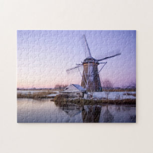 Windmolen tijdens zonsopgang in Nederland, winterp Legpuzzel