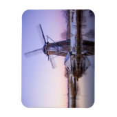 Windmolen tijdens zonsopgang in winterse rechthoek magneet (Verticaal)