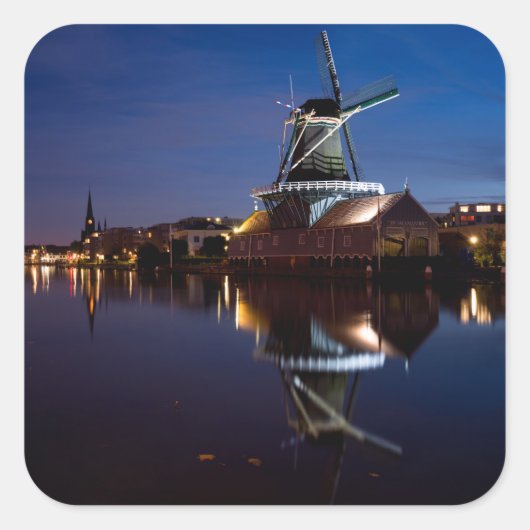 windmolen van Leidschendam met nachtelijke reflect Vierkante Sticker (Voorkant)