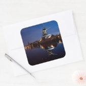 windmolen van Leidschendam met nachtelijke reflect Vierkante Sticker (Envelop)