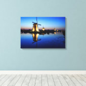 Windmolens bij Blue Hour canvas print (Insitu (Houten vloer))
