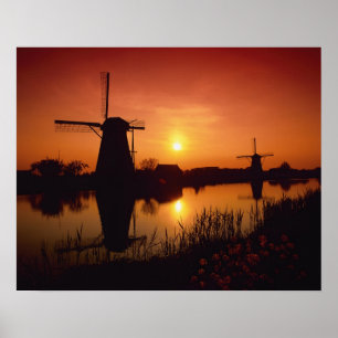 Windmolens bij zonsondergang, Kinderdijk, Nederlan Poster