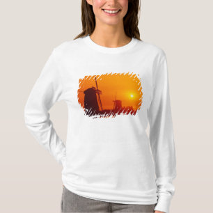 Windmolens bij zonsondergang, Schermerhorn, Nederl T-shirt