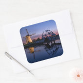 Windmolens en een ophaalbrug bij zonsondergang sti vierkante sticker (Envelop)