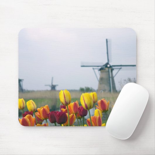 Windmolens en tulpen langs het kanaal muismat (Met muis)