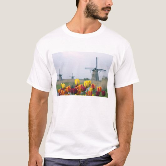 Windmolens en tulpen langs het kanaal t-shirt (Voorkant)