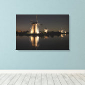 Windmolens 's nachts verlicht canvasprint canvas afdruk (Insitu (Houten vloer))