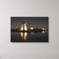 Windmolens 's nachts verlicht canvasprint